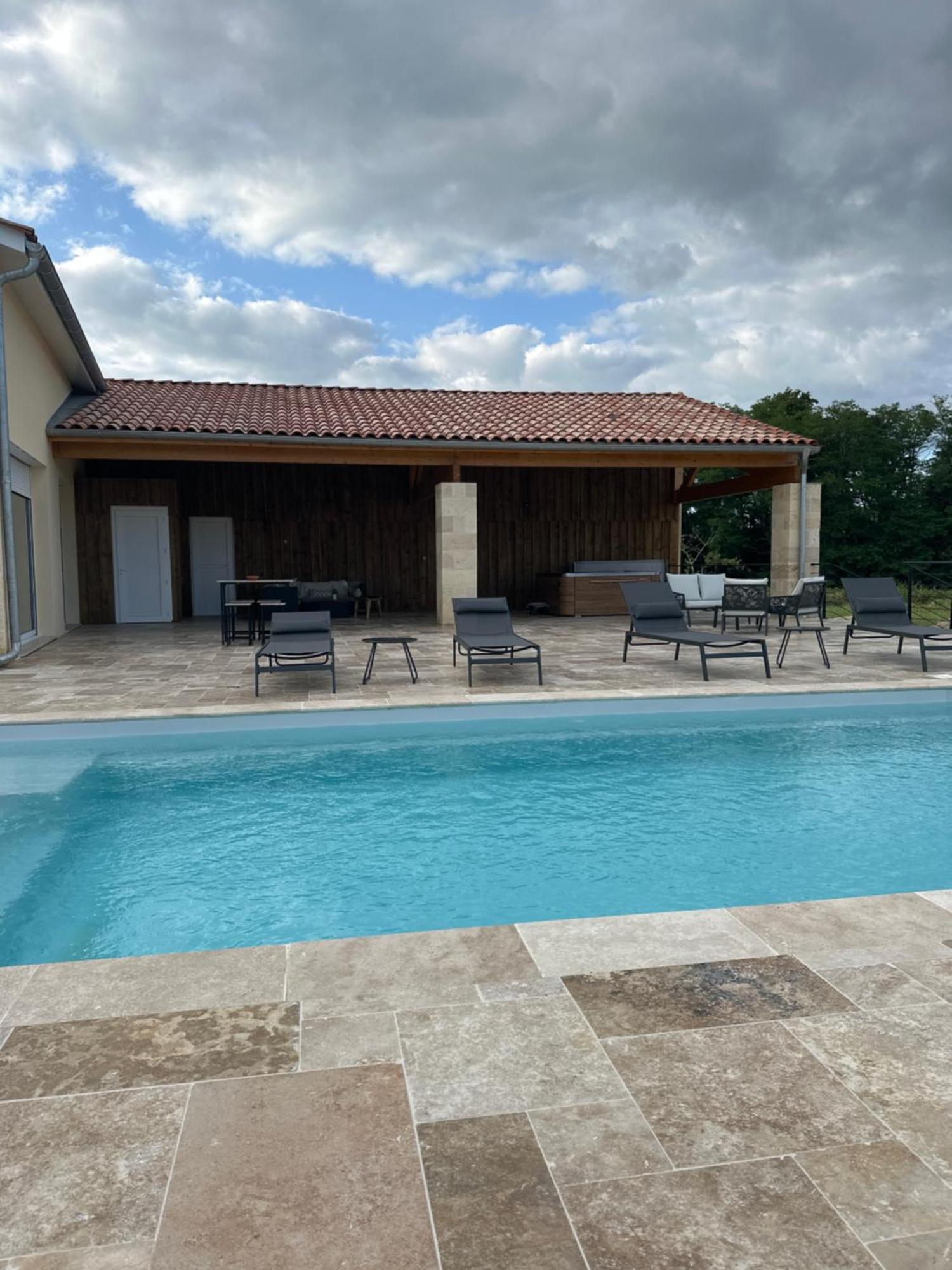 Dynastie - Le Repaire De Maltus "Gites & Spa" Lussac  Exterior photo